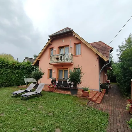 Three Family Apartmans * Balatonbereny